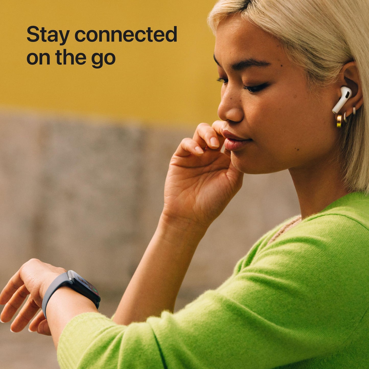 Smartwatch with Health & Fitness Tracking Features